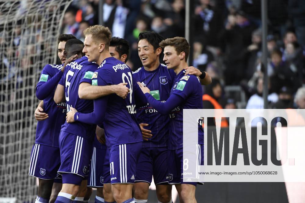 RSC Anderlecht v Mouscron : Jupiler Pro League BRUSSELS, BELGIUM - FEBRUARY 25 : Ryota Morioka forward of RSC Anderlecht celebrates with teammates after scoring during the Jupiler Pro League match between RSC Anderlecht and Excelsior Mouscron at the Constant Vanden Stock stadium on February 25, 2018 in Brussels, Belgium, 25 02 2018 Brussels Belgium