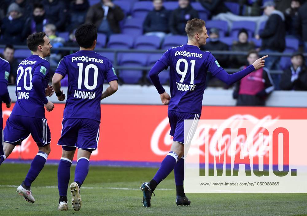 RSC Anderlecht v Mouscron : Jupiler Pro League BRUSSELS, BELGIUM - FEBRUARY 25 : Lukasz Teodorczyk forward of RSC Anderlecht celebrates with teammates after scoring during the Jupiler Pro League match between RSC Anderlecht and Excelsior Mouscron at the Constant Vanden Stock stadium on February 25, 2018 in Brussels, Belgium, 25 02 2018 Brussels Belgium