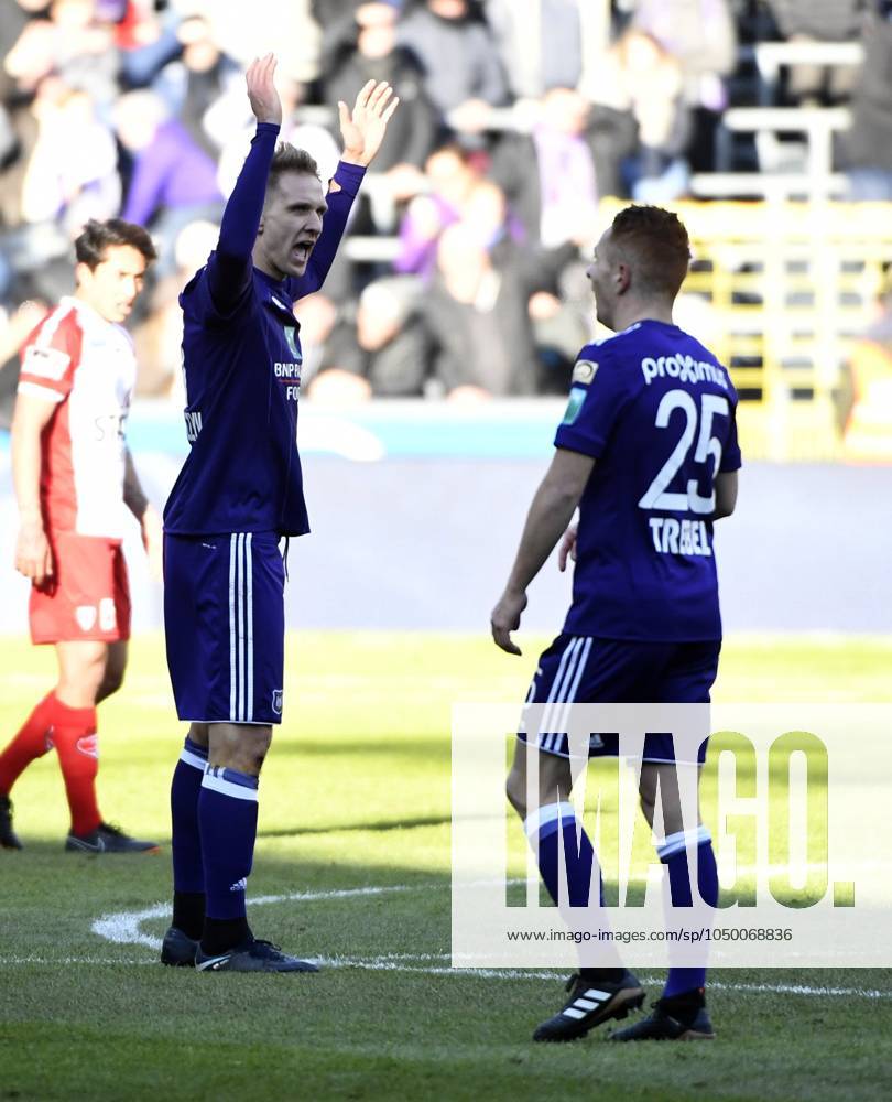 RSC Anderlecht v Mouscron : Jupiler Pro League BRUSSELS, BELGIUM - FEBRUARY 25 : Lukasz Teodorczyk forward of RSC Anderlecht celebrates scoring a goal during the Jupiler Pro League match between RSC Anderlecht and Excelsior Mouscron at the Constant Vanden Stock stadium on February 25, 2018 in Brussels, Belgium, 25 02 2018 Brussels Belgium