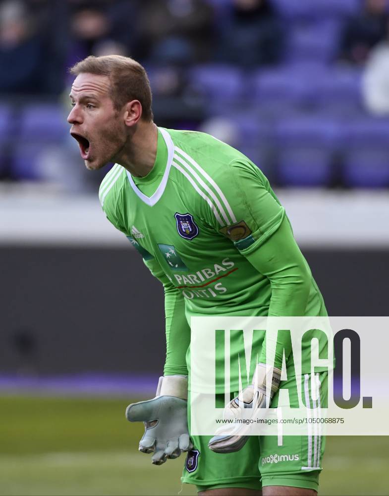 RSC Anderlecht v Mouscron : Jupiler Pro League BRUSSELS, BELGIUM - FEBRUARY 25 : Matz Sels goalkeeper of RSC Anderlecht disappointed during the Jupiler Pro League match between RSC Anderlecht and Excelsior Mouscron at the Constant Vanden Stock stadium on February 25, 2018 in Brussels, Belgium, 25 02 2018 Brussels Belgium