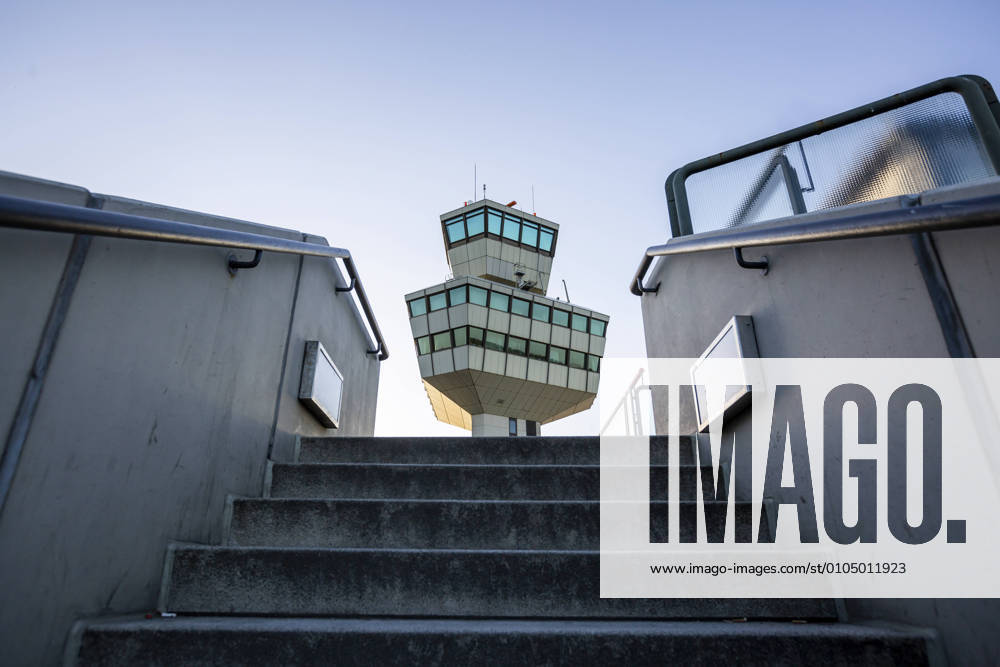 IMAGO Creative: Architektur in Berlin Germany, Berlin, Steps in front of air traffic control tower of Berlin Tegel Airport ASCF01491