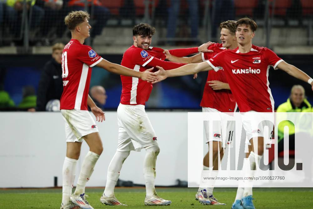ALKMAAR - (l-r) Sven Mijnans of AZ Alkmaar, Troy Parrott of AZ Alkmaar, David Moller Wolfe of AZ Alkmaar celebrate 4-1 during the Dutch Eredivisie match between AZ Alkmaar and sc Heerenveen at AFAS stadium on Sept. 14, 2024 in Alkmaar, Netherlands. ANP BART STOUTJESDIJK Dutch Eredivisie 2024 25 ANPxSportx IVx 508462637 originalFilename: 508462637