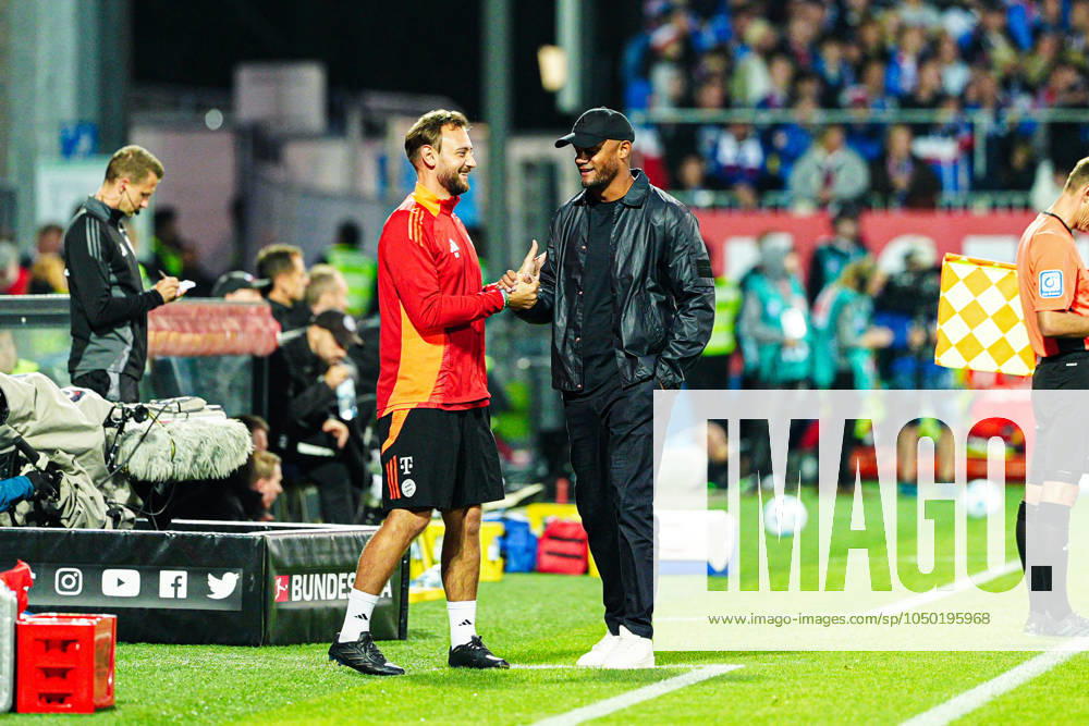 Aaron Danks FC Bayern Muenchen, Co Coach , Vincent Kompany FC Bayern Muenchen, Coach GER, Holstein Kiel vs FC Bayern Muenchen, Football, Bundesliga, Matchday 3, Season 2024 25, 14 09 2024 DFL REGULATIONS PROHIBIT ANY USE OF PHOTOGRAPHS AS IMAGE SEQUENCES AND OR QUASI VIDEO GER, Holstein Kiel vs FC Bayern Muenchen, Football, Bundesliga, Matchday 3, Season 2024 25, 14 09 2024 Kiel