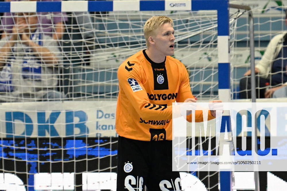 Bertram Obling VfL Gummersbach 16 cheers VfL Gummersbach vs TBV Lemgo Lippe, Handball, Daikin 1 Bundesliga, Matchday 2, Season 2024 2025, Schwalbe Arena Gummersbach, 15 09 2024 VfL Gummersbach vs TBV Lemgo Lippe, Handball, Daikin 1 Bundesliga, Matchday 2, Season 2024 2025, Schwalbe Arena Gummersbach, 15 09 2024 Gummersbach
