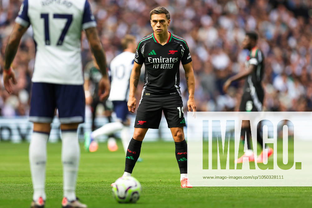 Tottenham Hotspur v Arsenal Premier League 15 09 2024. Leandro Trossard (19) of Arsenal during the Premier League match between Tottenham Hotspur and Arsenal at Tottenham Hotspur Stadium, London, United Kingdom on 15 September 2024. Editorial use only DataCo restrictions apply See www.football-dataco.com ,