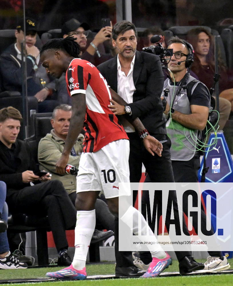 Foto IPP Paolo Bona Milano 14 09 2024 Campionato Serie A di Calcio stagione 2024 2025 partita Milan-Venezia Nella foto Rafael Leao e Paulo Fonseca, allenatore del Milan Italy Photo Press Worldwide Copyright italy