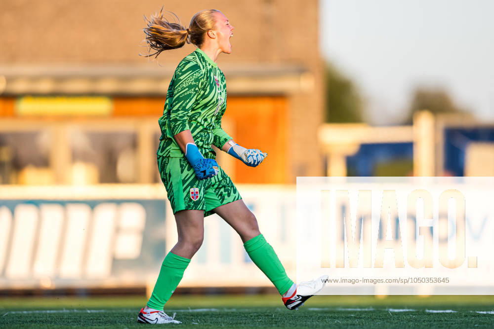 Helene Olsson of Norway after saving a penalty kick during a penalty shoot out during the under 15 friendly match between Norway and Sweden on September 17, 2024 in Jessheim Photo Marius Simensen BILDBYRAN COP 238 bbeng dam football fotball fotboll jubel norge norway soccer sverige sweden treningskamp