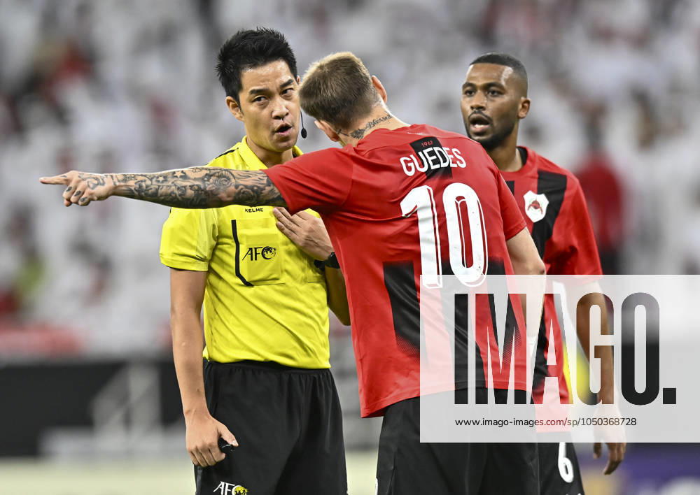 AFC CHAMPIONS LEAGUE ELITE, AL RAYYAN FC V AL-HILAL SFC Referee Kim Jong-hyeok (L) of South Korea reacts with Roger Krug Guedes of Al Rayyan SC during the AFC Champions League elite west football match between Qatar s Al Rayyan SC and Saudi Arabia s Al-Hilal SFC at Ahmad Bin Ali Stadium in Al Rayyan, Qatar on September 17, 2024. DOHA Qatar