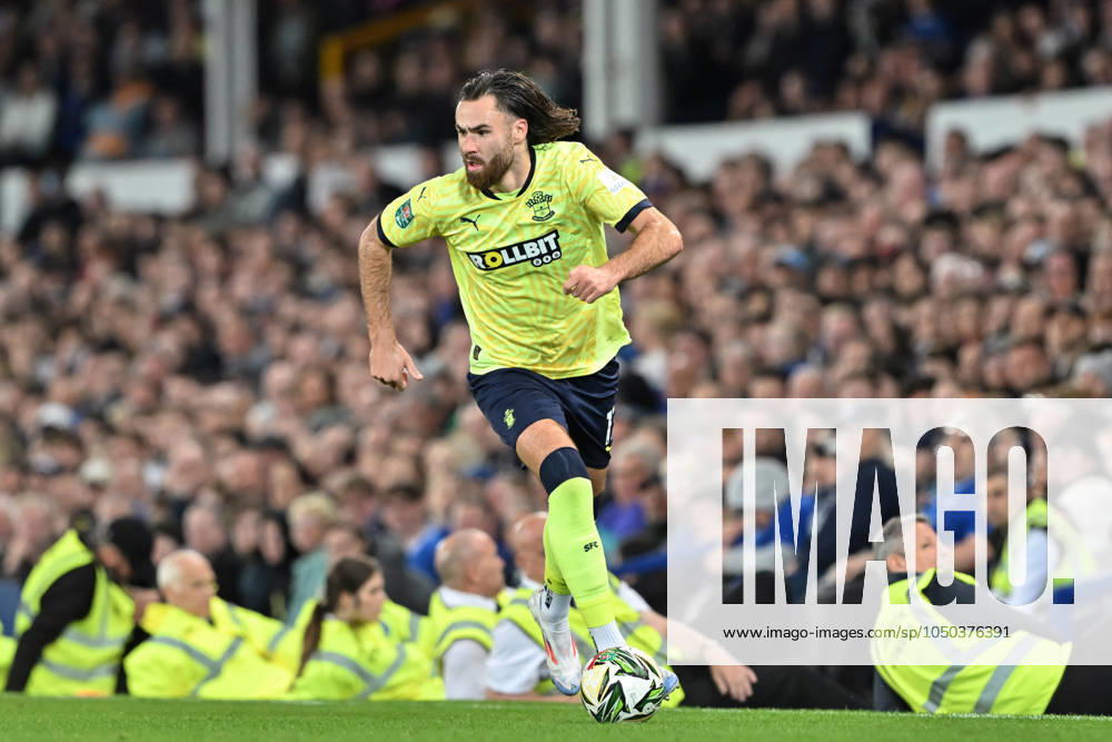 Carabao Cup Everton v Southampton Ben Brereton Diaz of Southampton breaks forwards with the ball during the Carabao Cup match Everton vs Southampton at Goodison Park, Liverpool, United Kingdom, 17th September 2024 (Photo by Cody Froggatt News Images) Liverpool Goodison Park Merseyside United Kingdom