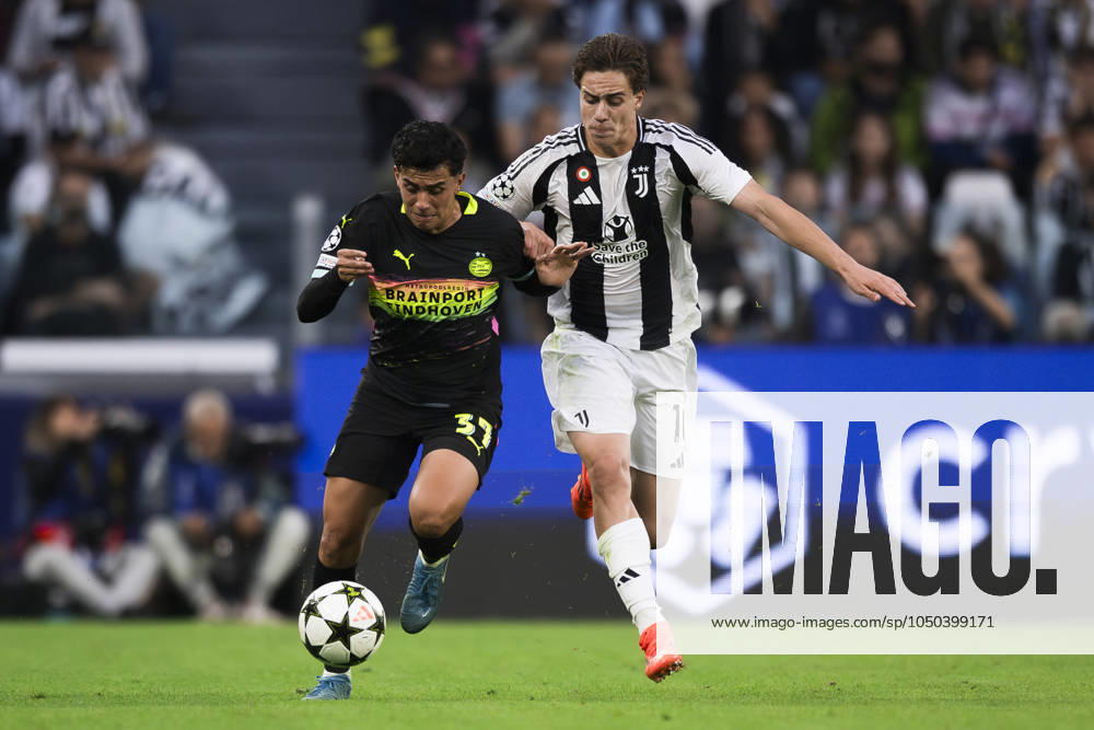 Juventus FC v PSV Eindhoven - UEFA Champions League Richard Ledezma of PSV Eindhoven comeptes for the ball with Kenan Yildiz of Juventus FC during the UEFA Champions League football match between Juventus FC and PSV Eindhoven. Turin Italy