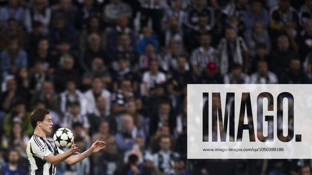 Juventus FC v PSV Eindhoven - UEFA Champions League Kenan Yildiz of Juventus FC controls the ball during the UEFA Champions League football match between Juventus FC and PSV Eindhoven. Turin Italy