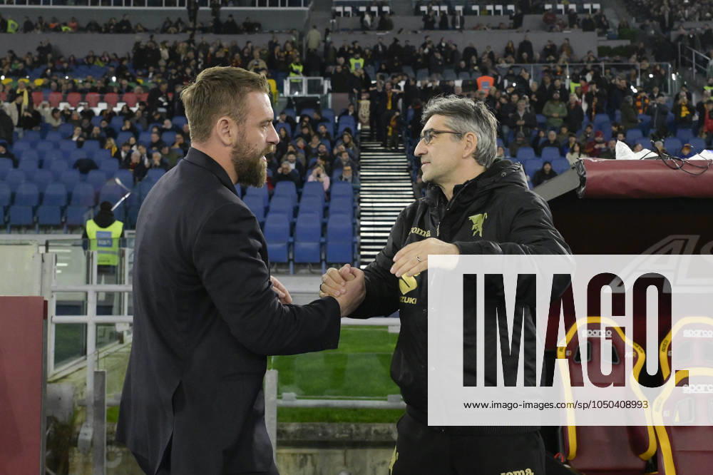 Foto Fabrizio Corradetti LaPresse 26 Febbraio 2024 Roma, Italia - AS Roma vs Torino FC - Campionato italiano di calcio Serie A TIM 2023 2024 - Stadio Olimpico. Nella foto: Daniele De Rossi coach of AS Roma; Ivan Juric head coach Torino FC February 26, 2024 Rome, Italy - AS Roma vs Torino FC - Italian Serie A Football Championship 2023 2024 - Olympic Stadium. In the photo: Daniele De Rossi coach of AS Roma; Ivan Juric head coach Torino FC