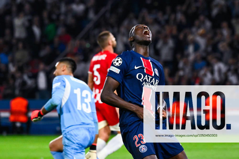 Randal Kolo Muani ( 23 - PSG ) looks dejected during the UEFA Champions League match between Paris Saint Germain and Girona FC at Parc Des Princes on September 18, 2024 in Paris, France. ( Photo by federico pestellini panoramic ) - FOOTBALL : PSG vs Girona - Ligue des Champions - 18 09 2024 FedericoPestellini Panoramic