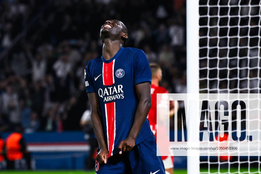 Randal Kolo Muani ( 23 - PSG ) looks dejected during the UEFA Champions League match between Paris Saint Germain and Girona FC at Parc Des Princes on September 18, 2024 in Paris, France. ( Photo by federico pestellini panoramic ) - FOOTBALL : PSG vs Girona - Ligue des Champions - 18 09 2024 FedericoPestellini Panoramic