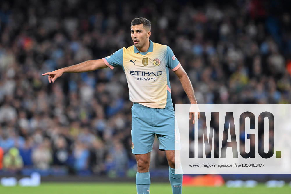 UEFA Champions League league stage Manchester City v Inter Milan Rodri of Manchester City instructs during the UEFA Champions League league stage match Manchester City vs Inter Milan at Etihad Stadium, Manchester, United Kingdom, 18th September 2024 (Photo by Cody Froggatt News Images) Manchester Etihad Stadium Manchester United, ManU Kingdom