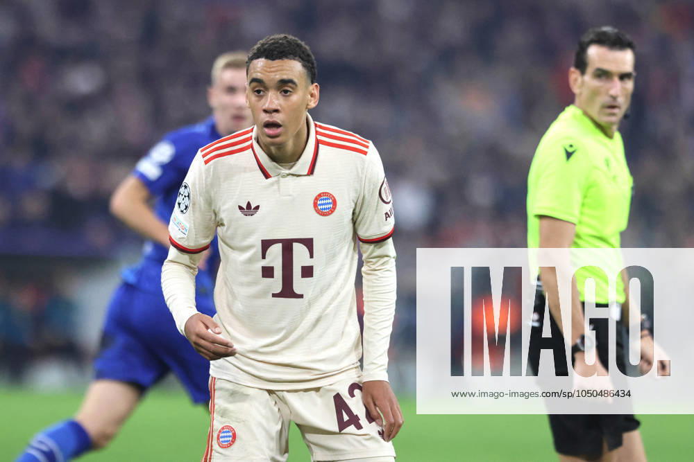42 Jamal Musiala FCB gestures, gestures, portrait, portrait, football FC Bayern Munich GNK Dinamo Zagreb UEFA Champions League Allianz Arena 17 09 2024 PHOTO Mladen Lackovic LakoPress