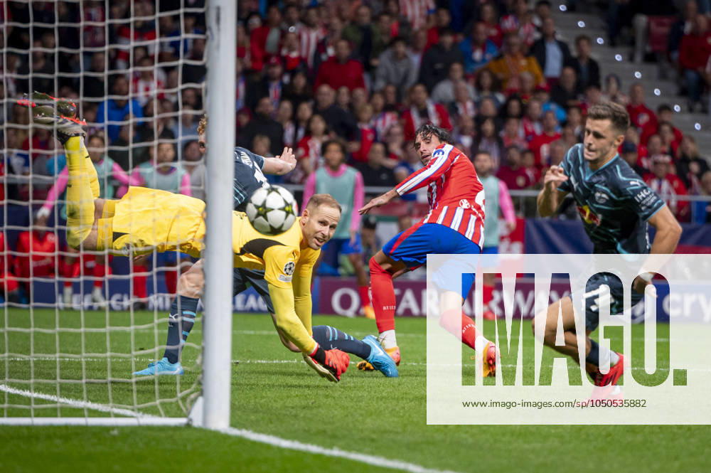 KW38 Atletico de Madrid v RB Leipzig - UEFA Champions League 2024 25 League Phase MD1 Jose Gimenez of Atletico de Madrid (C) seen scoring the victory goal while Peter Gulacsi of RB Leipzig (L) and Christoph Baumgartner of RB Leipzig (R) trying to save the ball during the UEFA Champions League 2024 25 League Phase MD1 match between Atletico de Madrid and RB Leipzig at Estadio Civitas Metropolitano on September 19, 2024 in Madrid, Spain. Madrid Estadio Civitas Metropolitano Madrid Spain