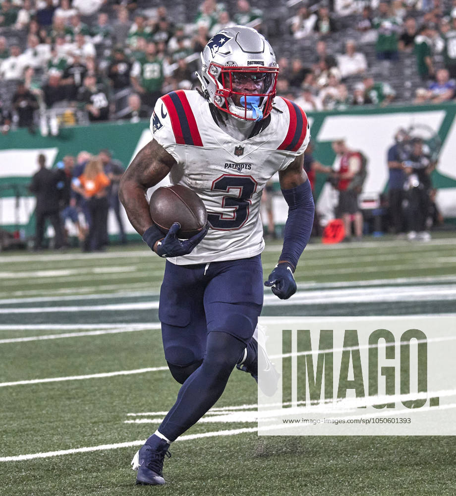 New England Patriots wide receiver DeMario Douglas (3) looks for running room against the New York Jets during a NFL, American Football Herren, USA game at MetLife Stadium in East Rutherford, New Jersey. CSM East Rutherford United States - ZUMAc04_ 20240919_zma_c04_078