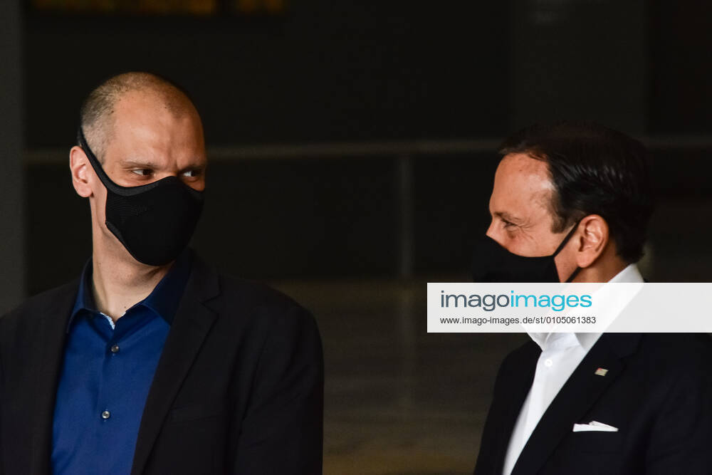 SÃO PAULO, SP - 25.09.2020: COLETIVA DE IMPRENSA JOÃO DORIA COVID19 - Bruno Covas, (PSDB) Mayor of São Paulo and João Doria, (PSDB) Governor of São Paulo, during a press conference on measures to combat the Coronavirus, (COVID-19) this Friday, (25) at Palácio dos Bandeirantes. During the press conference, Governor João Doria announced the end of activities at Ibirapuera& 39;s Campaign Hospital. x1969700x RobertoxCasimiro