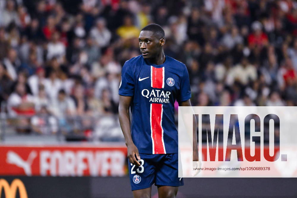 Randal Kolo Muani ( 23 - PSG ) looks dejected during the Ligue 1 match between Stade de Reims and Paris Sant Germain at Stade Auguste Delaune on September 21, 2024 in Reims, France. ( Photo by federico pestellini panoramic ) - FOOTBALL : Reims vs PSG - Ligue 1 - 21 09 2024 FedericoPestellini Panoramic