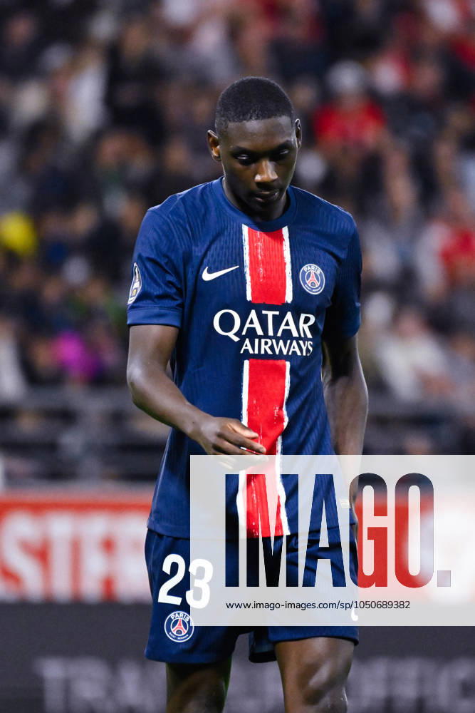 Randal Kolo Muani ( 23 - PSG ) looks dejected during the Ligue 1 match between Stade de Reims and Paris Sant Germain at Stade Auguste Delaune on September 21, 2024 in Reims, France. ( Photo by federico pestellini panoramic ) - FOOTBALL : Reims vs PSG - Ligue 1 - 21 09 2024 FedericoPestellini Panoramic