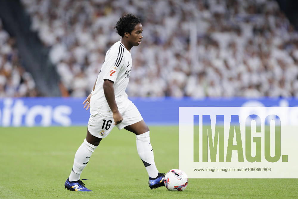 LA LIGA EA Sports - Real Madrid vs Espanyol MADRID, SPAIN - SEPTEMBER 21: 16q in action during the La Liga 2024 25 match between Real Madrid and Espanyol at Santiago Bernabeu Stadium. (Photo by Guillermo Martinez) Madrid Santiago Bernabà u Stadium Spain