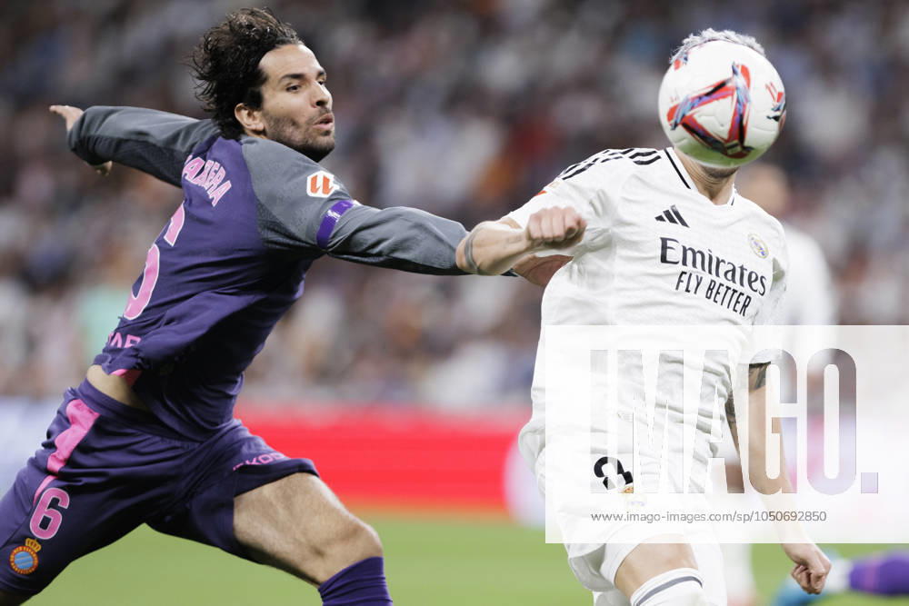 LA LIGA EA Sports - Real Madrid vs Espanyol MADRID, SPAIN - SEPTEMBER 21: Federico Valverde of Real Madrid in action during the La Liga 2024 25 match between Real Madrid and Espanyol at Santiago Bernabeu Stadium. (Photo by Guillermo Martinez) Madrid Santiago Bernabà u Stadium Spain