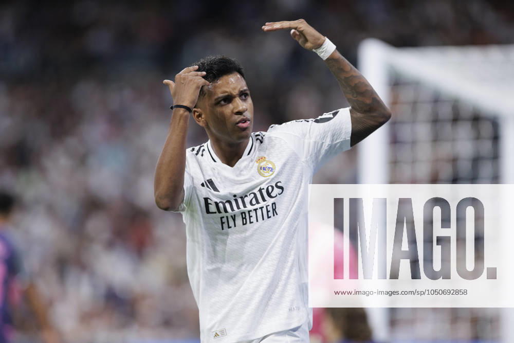 LA LIGA EA Sports - Real Madrid vs Espanyol MADRID, SPAIN - SEPTEMBER 21: Rodrygo Goes of Real Madrid reacts to a missed opportunity during the La Liga 2024 25 match between Real Madrid and Espanyol at Santiago Bernabeu Stadium. (Photo by Guillermo Martinez) Madrid Santiago Bernabà u Stadium Spain