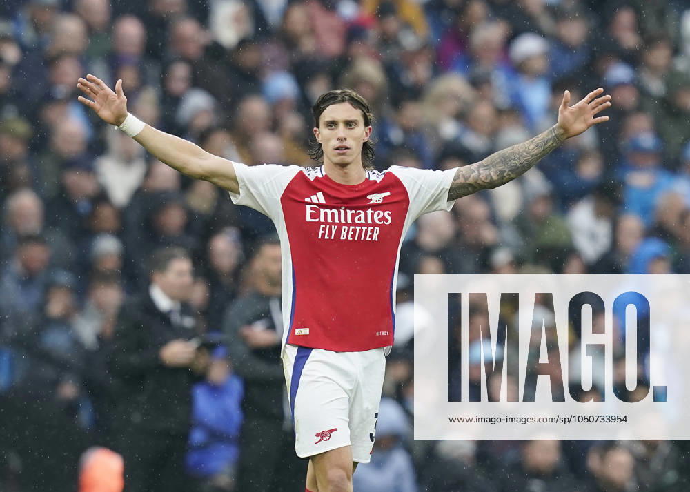 Manchester, England, 22nd September 2024. Riccardo Calafiori of Arsenal celebrate scoring the equalising goal during the Premier League match at the Etihad Stadium, Manchester. Picture credit should read: Andrew Yates Sportimage . SPI-3327-0023