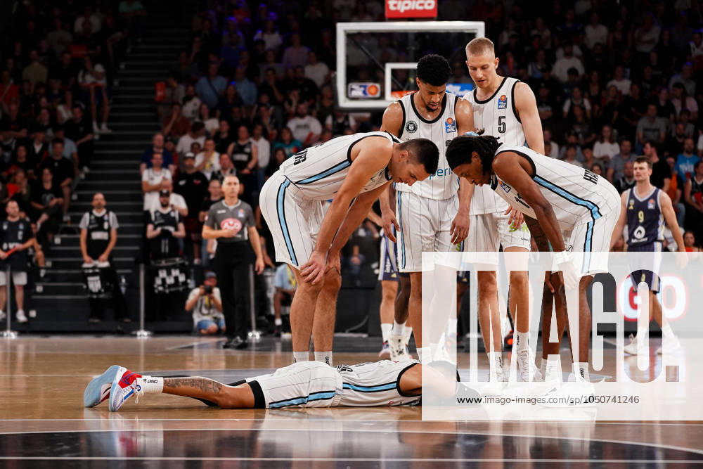Brae Ivey Veolia Towers Hamburg, 01 on the floor after foul, GER, Veolia Towers Hamburg vs Alba Berlin, Basketball, Bundesliga, Matchday 1, Season 2024 2025, 22 09 2024 GER, Veolia Towers Hamburg vs Alba Berlin, Basketball, Bundesliga, Matchday 1, Season 2024 2025, 22 09 2024 Hamburg