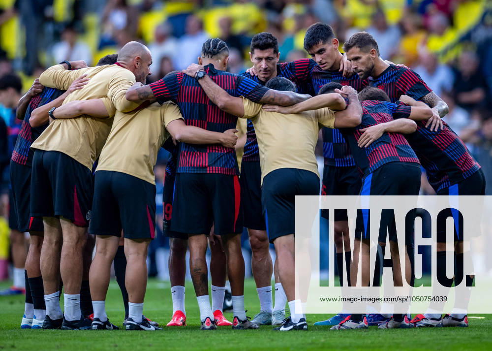 Soccer La Liga matchday 6 FC Villarreal FC Barcelona on 22 09 2024 at Estadio de la Ceramica in Villareal Players squad of FC Barcelona get together before the match