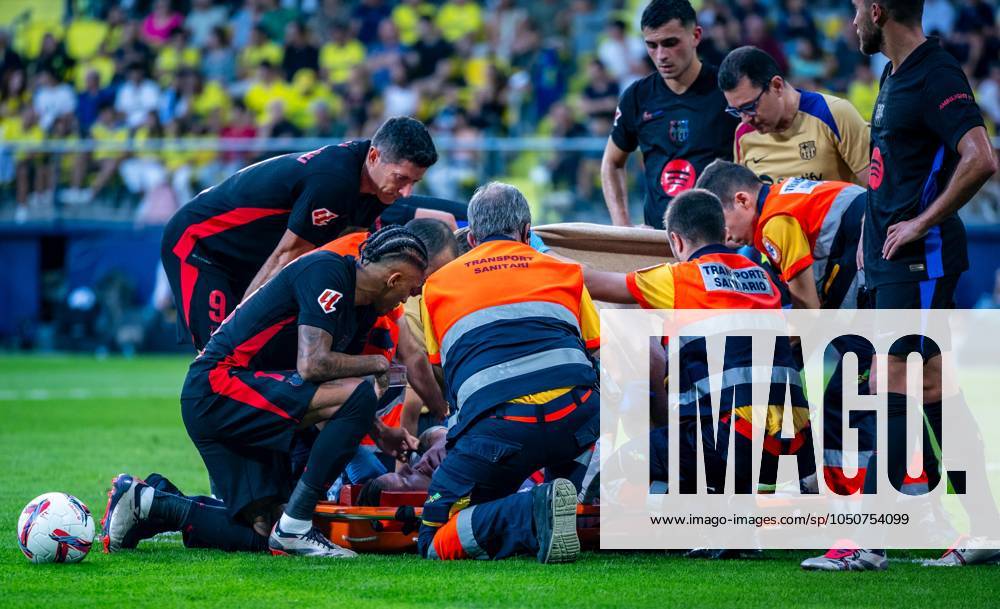 Soccer La Liga matchday 6 Villarreal FC Barcelona on 22 09 2024 at Estadio de la Ceramica in Villareal Thibaut Courtois Madrid injured on the ground