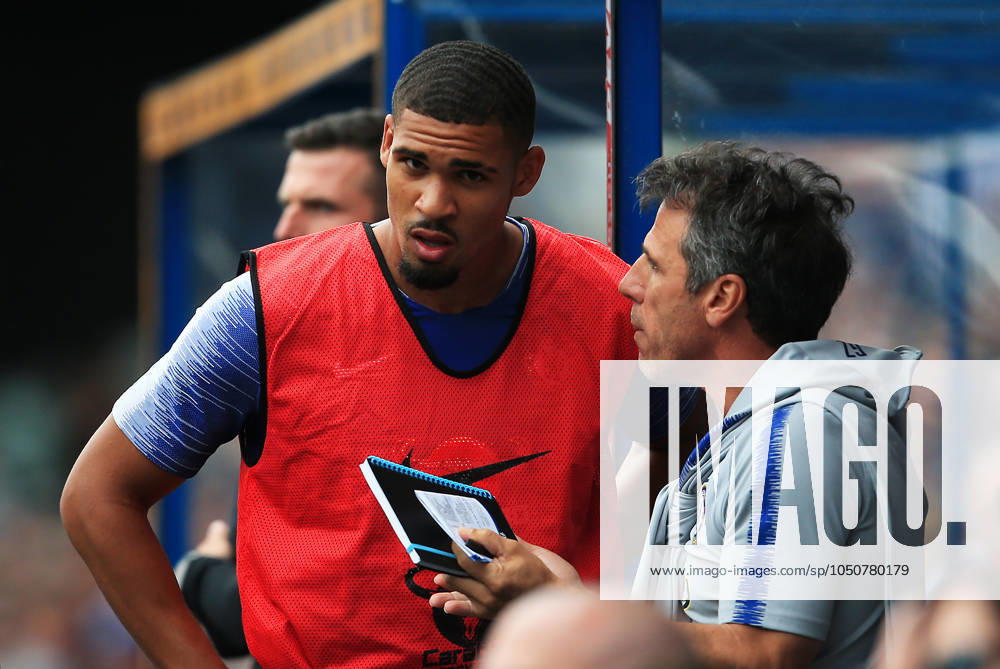 Huddersfield Town v Chelsea - Premier League - John Smith s Stadium August 11, 2018 - Huddersfield, United Kingdom - Chelsea s Ruben Loftus-Cheek receives instructions from coach Gianfranco Zola during the Premier League match at the John Smith s Stadium, Huddersfield. Picture date 11th August 2018. Picture credit should read: Matt McNulty Sportimage Huddersfield United Kingdom