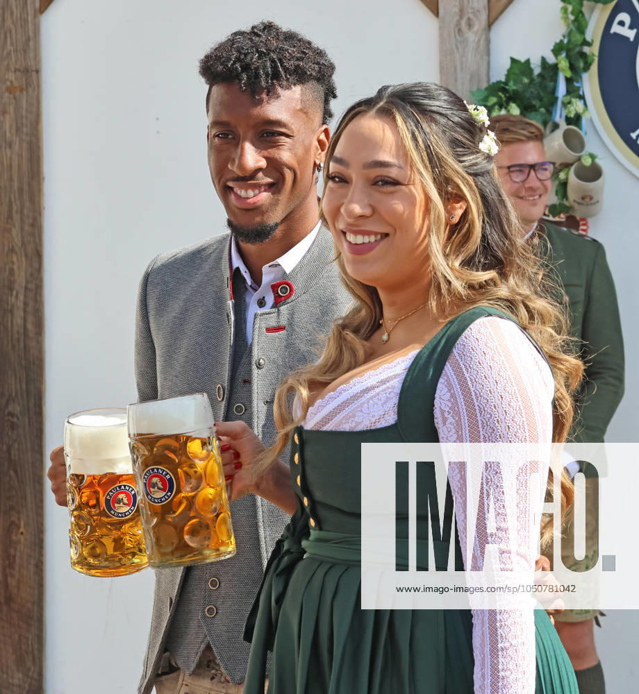 11 Kingsley Coman and wife Sabrina Duvad, beer, beer mug, beer stein, traditional costume, football FC Bayern Munich traditional visit to the Munich Oktoberfest, Wiesn, folk festival 22 09 2024 PHOTO Mladen Lackovic LakoPress