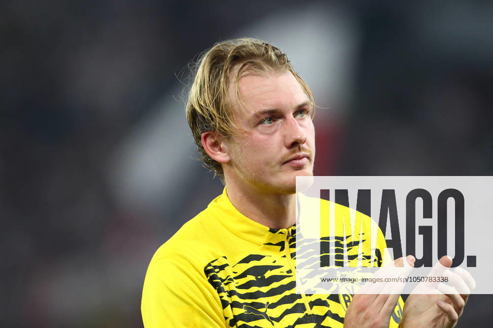Julian Brandt am Ende des Spiel , VfB Stuttgart - Borussia Dortmund , Bundesliga - Spieltag 4 , Fußball , in der MHP Arena Stadion, Stuttgart, Baden-Württemberg, Deutschland . September 22, 2024 - Photo: Davide Elias - Ipa Photo Pressefoto DENL