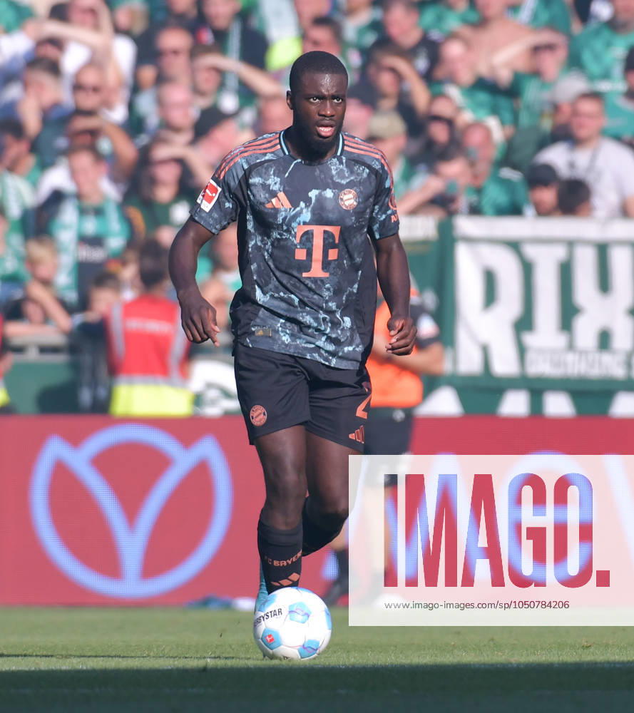 Fußball 1 Bundesliga, SV Werder Bremen FC Bayern München, v l Dayot Upamecano FC Bayern Muenchen , FREISTELLER, EINZELBILD Bremen