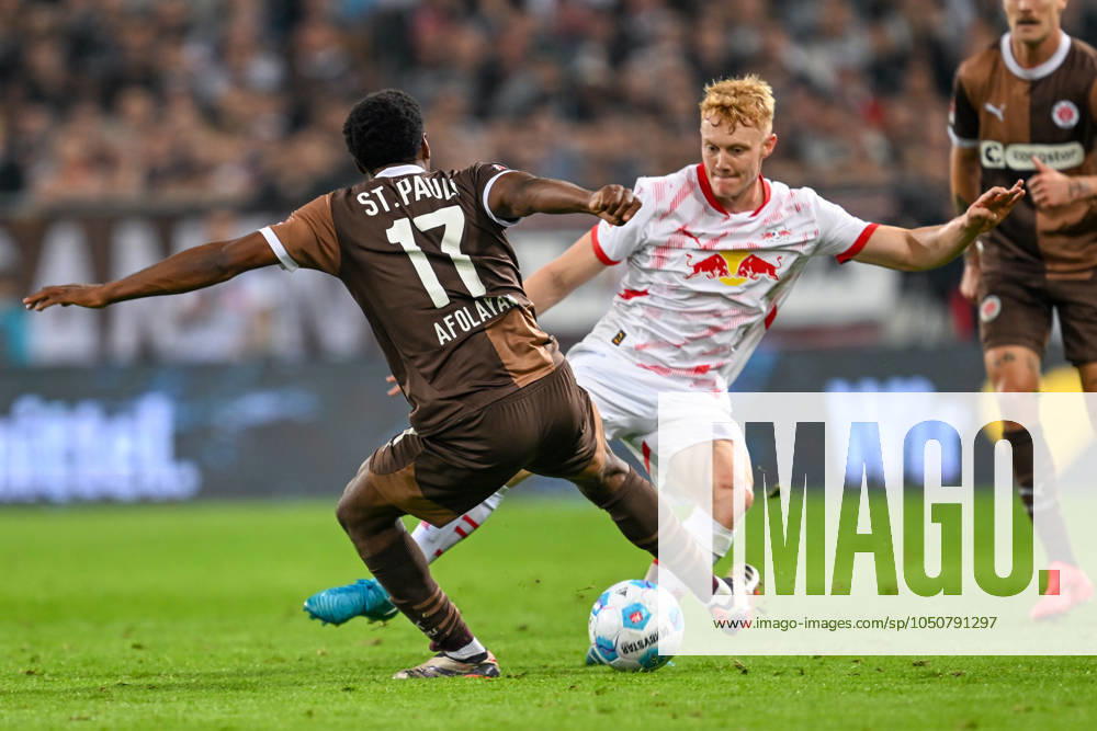 Soccer 1 Bundesliga FC St Pauli RB Leipzig on 22 09 2024 at the Millerntor Stadium in Hamburg Oladapo Afolayan St Pauli in a duel against Nicolas Seiwald RB Leipzig MT