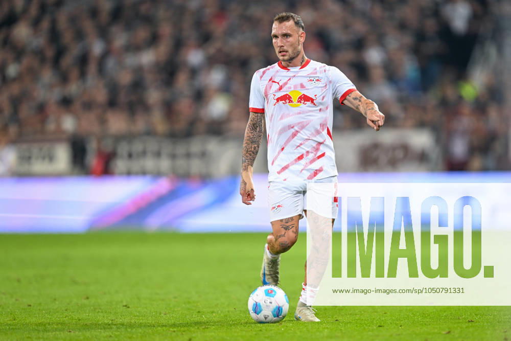 Soccer 1 Bundesliga FC St Pauli RB Leipzig on 22 09 2024 at the Millerntor Stadium in Hamburg David Raum RB Leipzig on the ball MT