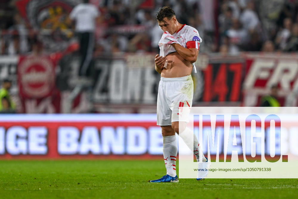Soccer 1 Bundesliga FC St Pauli RB Leipzig on 22 09 2024 at Millerntor Stadium in Hamburg Willi Orban RB Leipzig dissatisfied, disappointed, disappointed, dejected MT