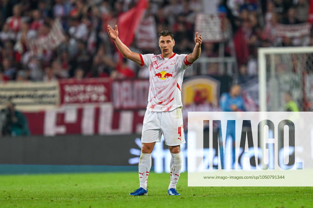 Soccer 1 Bundesliga FC St Pauli RB Leipzig on 22 09 2024 at Millerntor Stadium in Hamburg Willi Orban RB Leipzig dissatisfied, disappointed, disappointed, dejected MT