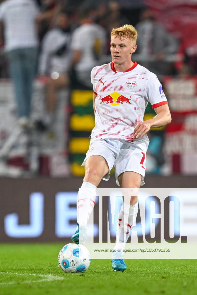 Soccer 1 Bundesliga FC St Pauli RB Leipzig on 22 09 2024 at the Millerntor Stadium in Hamburg Antonio Nusa RB Leipzig on the ball MT