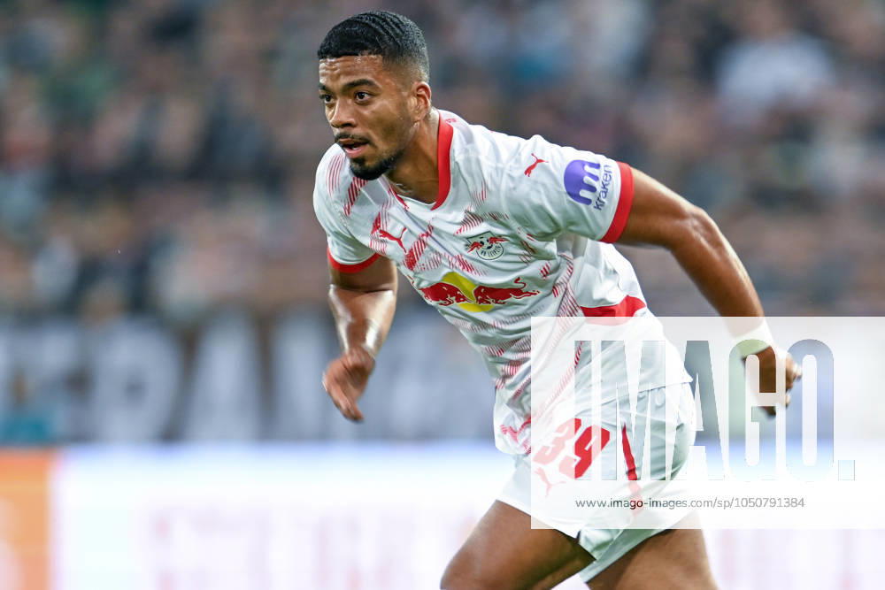 Soccer 1 Bundesliga FC St Pauli RB Leipzig on 22 09 2024 at the Millerntor Stadium in Hamburg Benjamin Henrichs RB Leipzig MT