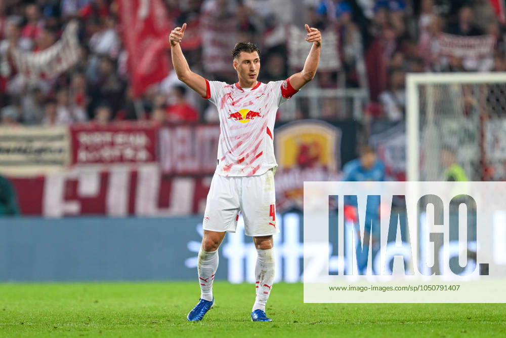 Soccer 1 Bundesliga FC St Pauli RB Leipzig on 22 09 2024 at Millerntor Stadium in Hamburg Willi Orban RB Leipzig dissatisfied, disappointed, disappointed, dejected MT