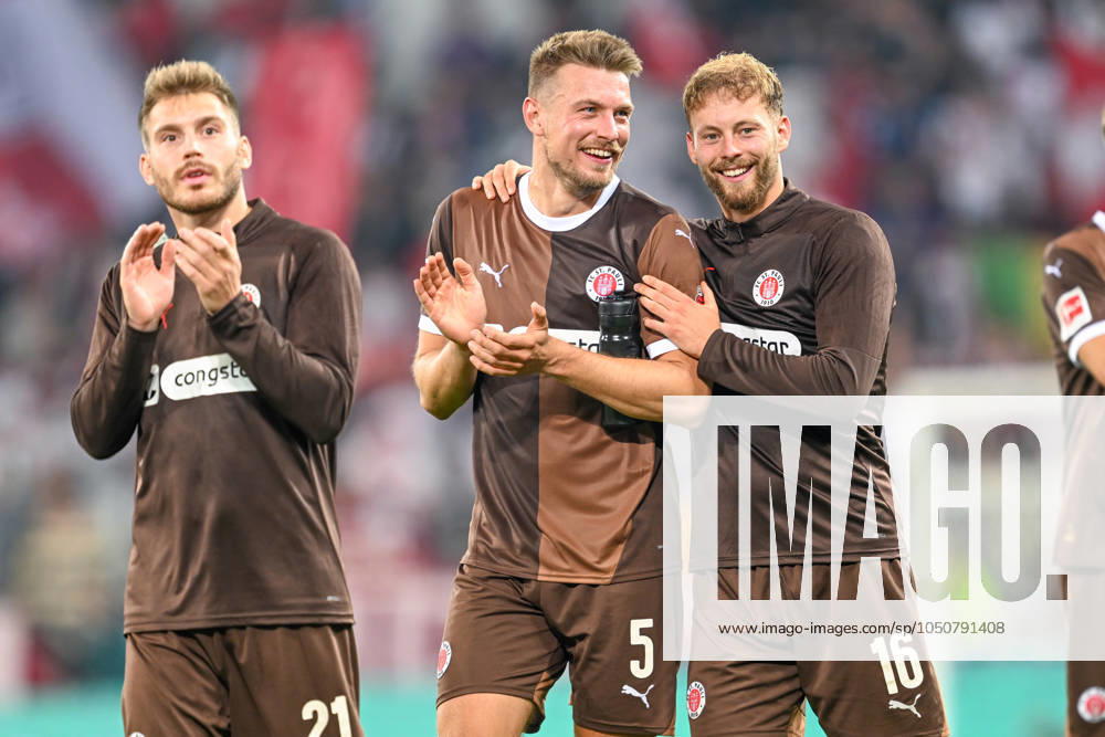 Soccer 1 Bundesliga FC St Pauli RB Leipzig on 22 09 2024 at Millerntor Stadium in Hamburg Lars Ritzka St Pauli , Hauke Wahl St Pauli and Carlo Boukhalfa St Pauli after the match MT
