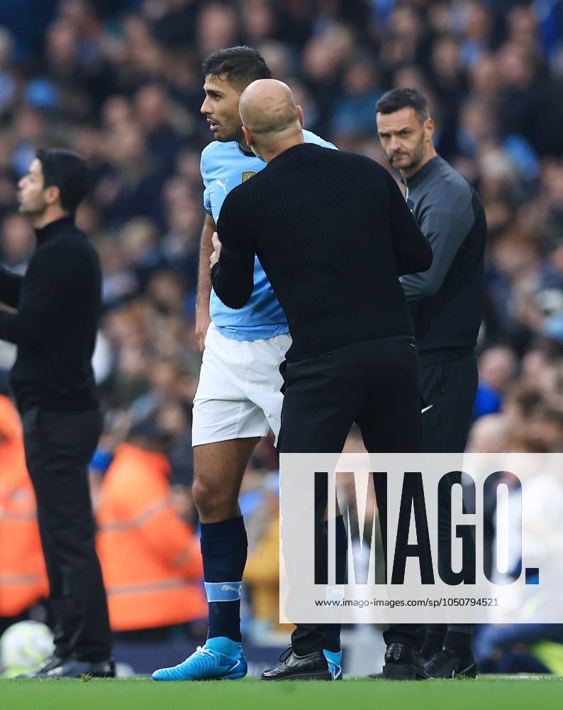 Manchester City manager Pep Guardiola with Rodri Manchester City v Arsenal, Premier League, Football, Etihad Stadium, Manchester, UK, 22 Sep 2024