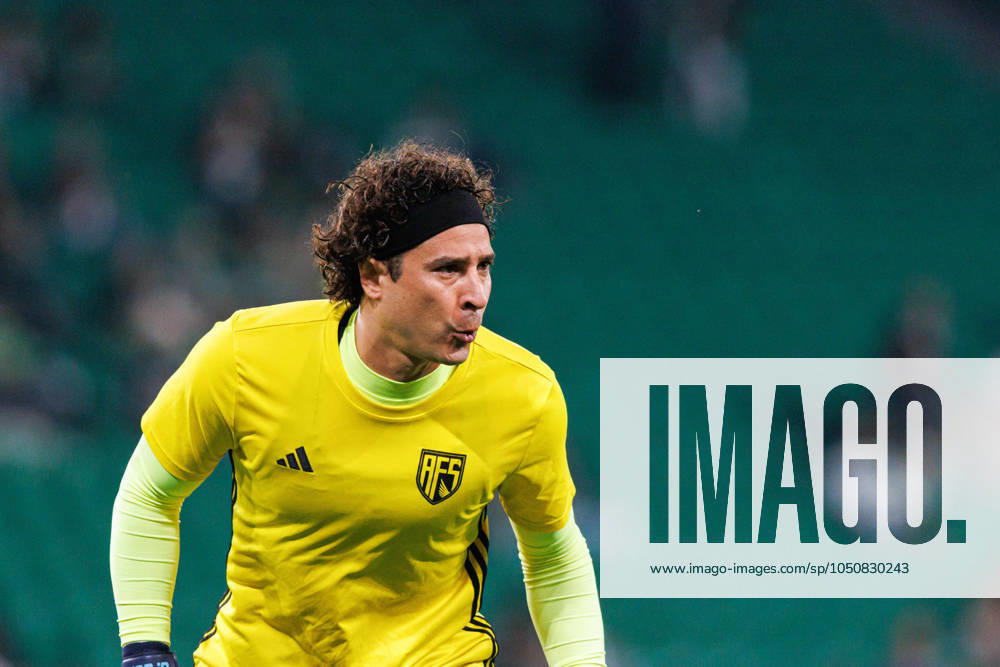 Guillermo Ochoa (AVS) seen in action during the Liga Portugal game between teams of Sporting CP and AVS Futebol SAD at Estadio Jose Alvalade. final score 3:0 Lisbon Portugal - ZUMAs197 20240922_aaa_s197_316