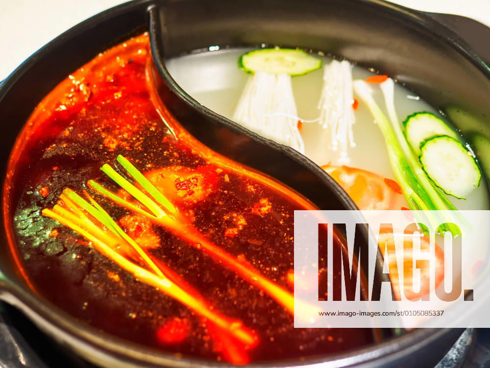 Traditional mandarin duck hotpot in Chongqing, Sichuan 825770478479343638