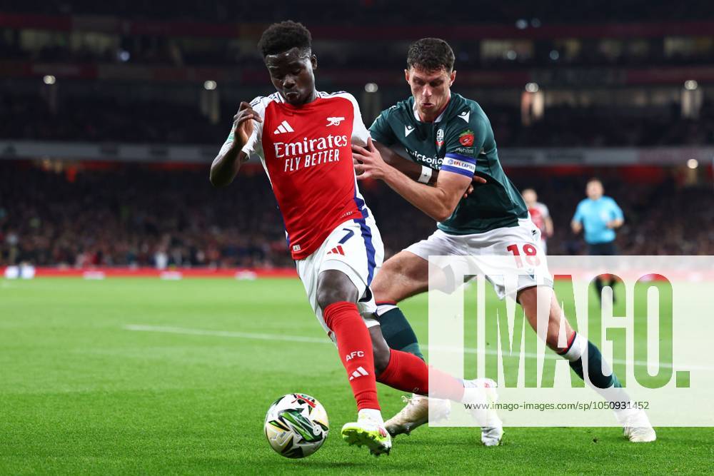 Bukayo Saka of Arsenal under pressure from Eoin Toal of Bolton Wanderers Arsenal v Bolton Wanderers, EFL Carabao Cup, Third Round, Football, Emirates Stadium, London, UK, 25 Sep 2024