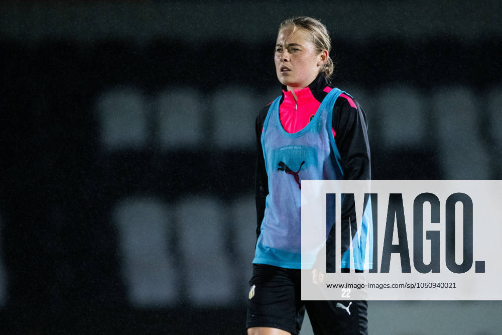 Paulina Nyström during a training session with Häcken on September 25, 2024 in London Photo Emma Wallskog BILDBYRAN COP 320 EW0434 fotboll football soccer fotball champions league träning practice training häcken dam bbeng