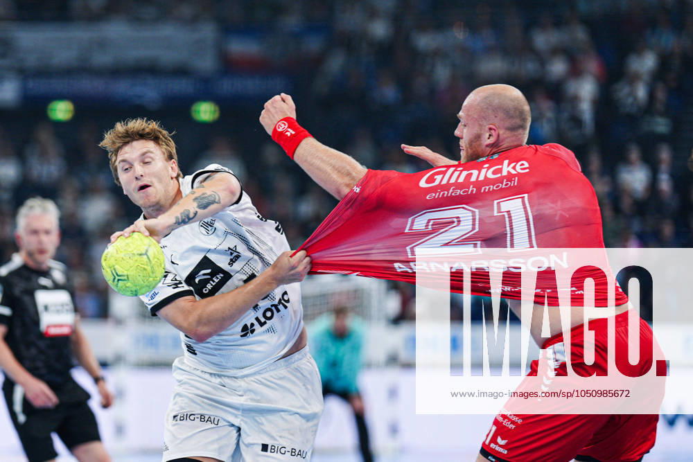 Emil Wernsdorf Madsen THW Kiel, 45 , Arnar Freyr Arnarsson MT Melsungen, 21 GER, THW Kiel vs MT Melsungen, Handball, Bundesliga, Matchday, 4, Season 2024 2025, 26 09 2024 GER, THW Kiel vs MT Melsungen, Handball, Bundesliga, Matchday, 4, Season 2024 2025, 26 09 2024 Kiel